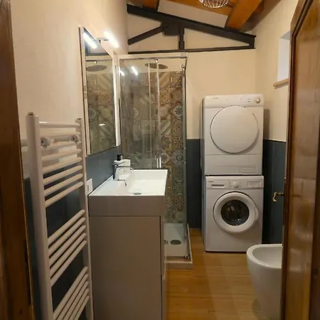 Scappo In Umbria, Casa Cavour